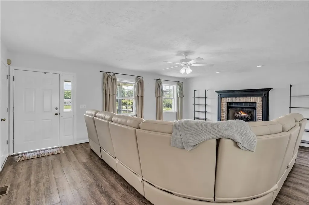 424 Winchester Highway Hillsboro TN 37342