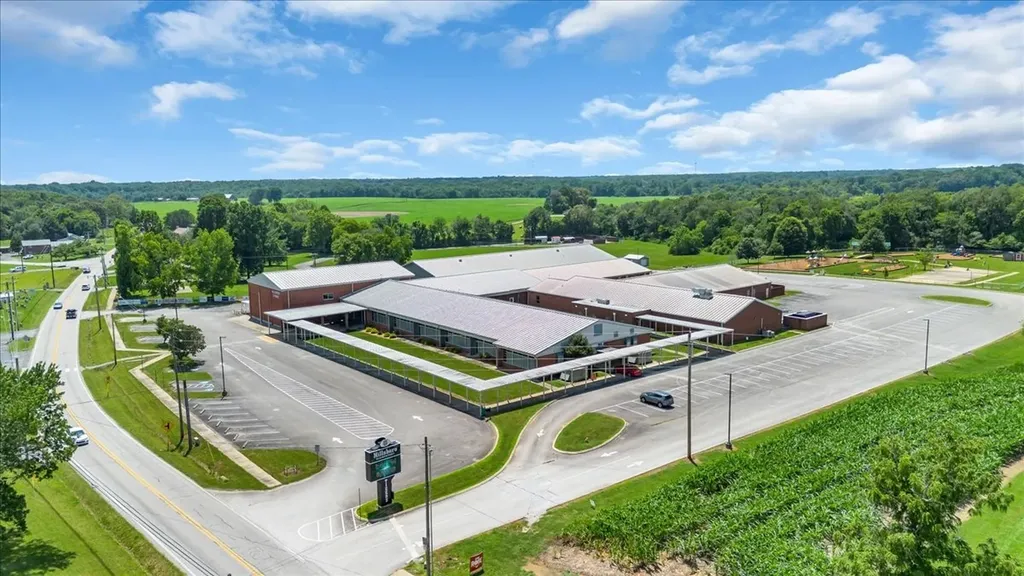 424 Winchester Highway Hillsboro TN 37342
