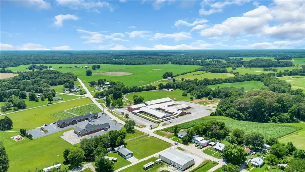 424 Winchester Highway Hillsboro TN 37342