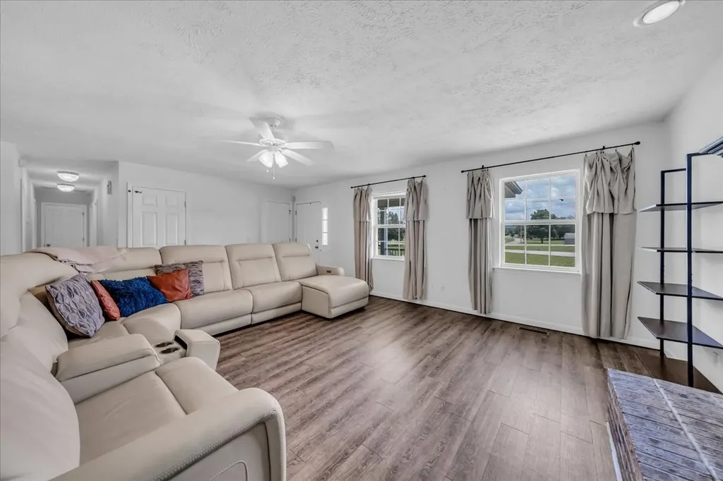 424 Winchester Highway Hillsboro TN 37342