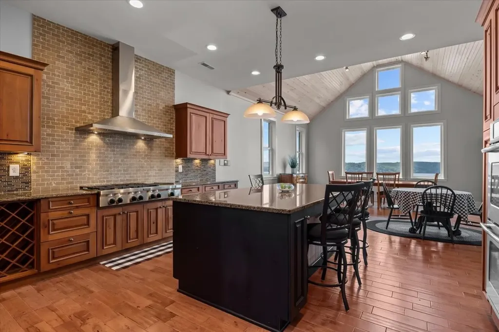 300 Sunset Ridge Waverly TN 37185