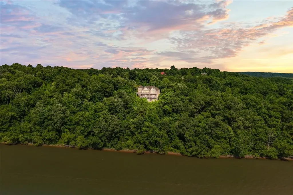 300 Sunset Ridge Waverly TN 37185