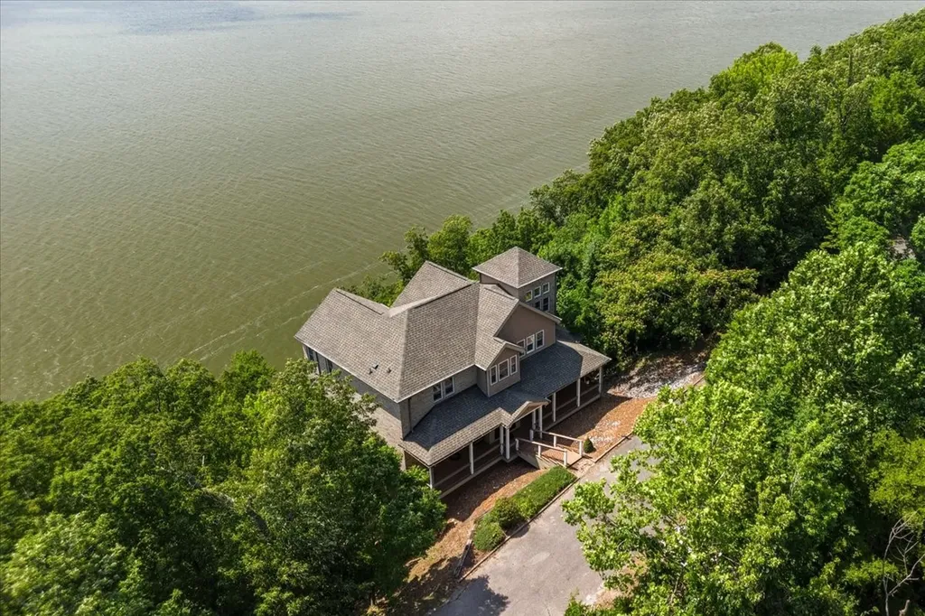 300 Sunset Ridge Waverly TN 37185