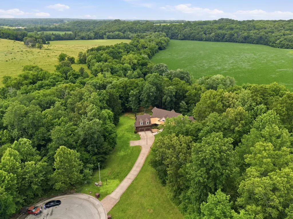 2214 Trieste Trail Adams TN 37010