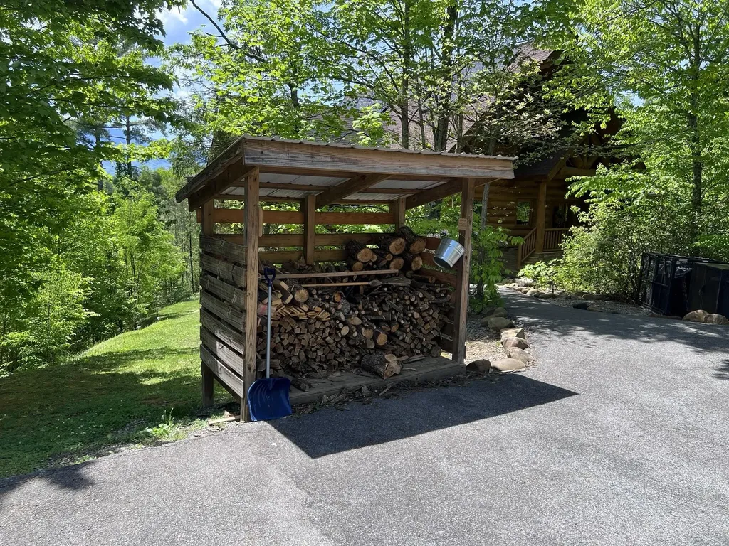 618 Big Bear Ridge Road Gatlinburg TN 37738