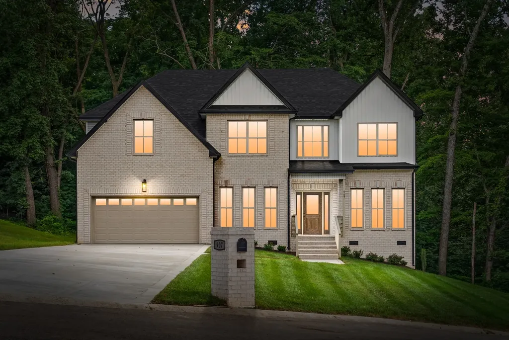 907 Douglas Lane Clarksville TN 37043