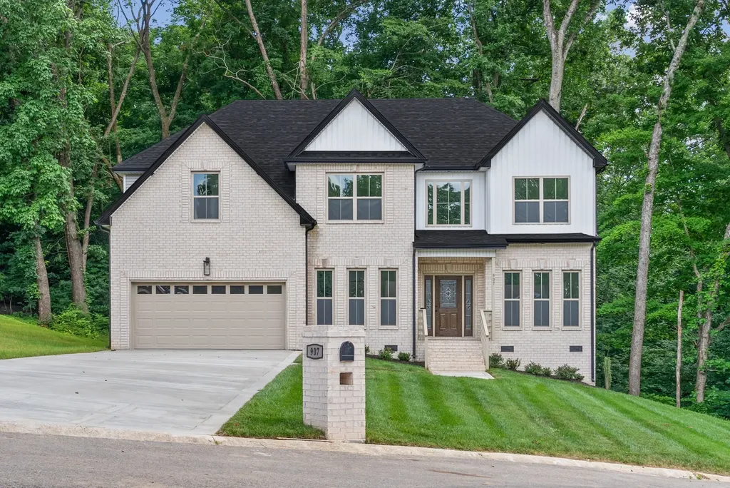 907 Douglas Lane Clarksville TN 37043