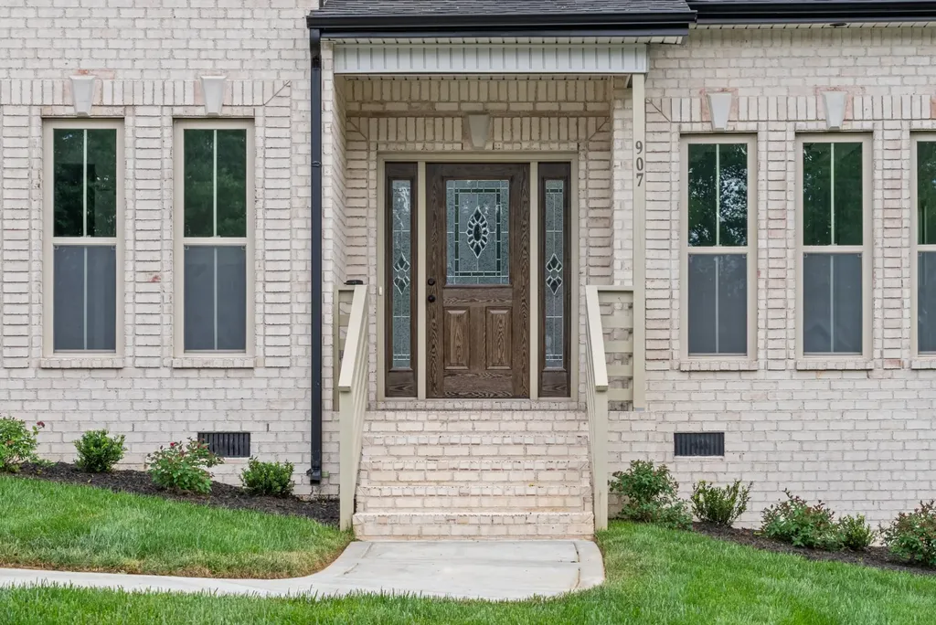 907 Douglas Lane Clarksville TN 37043