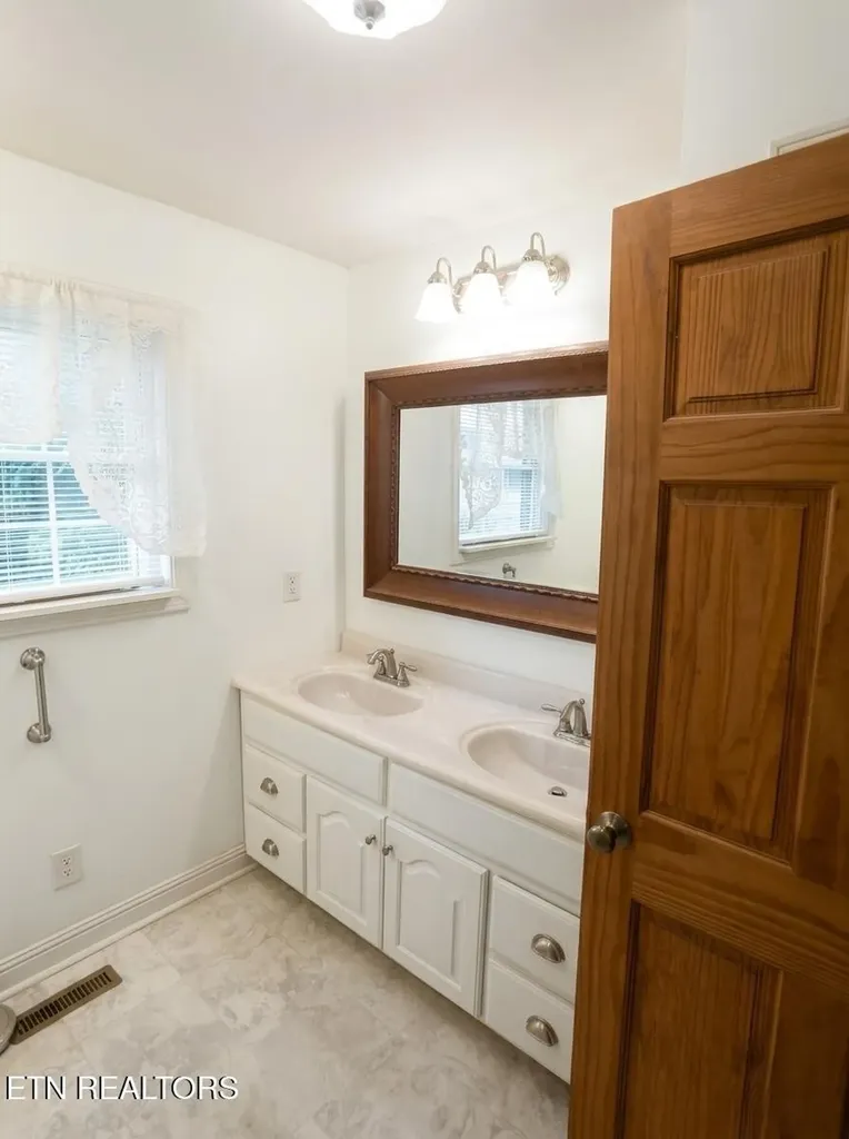 1459 Old Elmore Road Crossville TN 38571