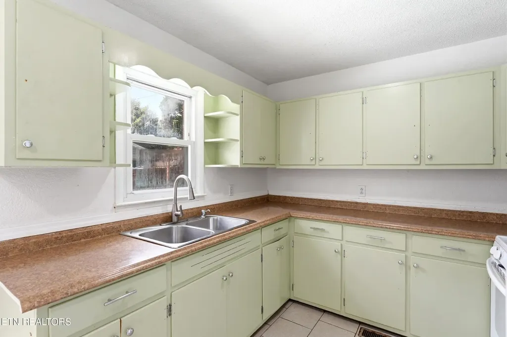 513 Smokey Drive Loudon TN 37774