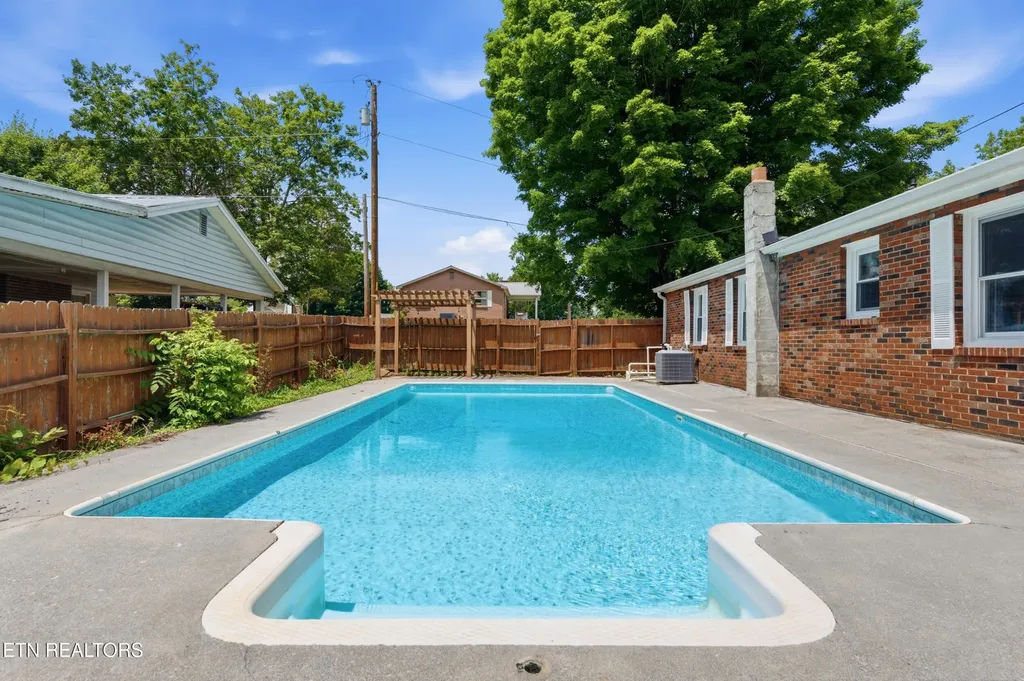 513 Smokey Drive Loudon TN 37774