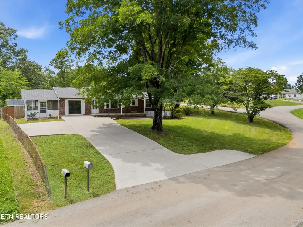 513 Smokey Drive Loudon TN 37774