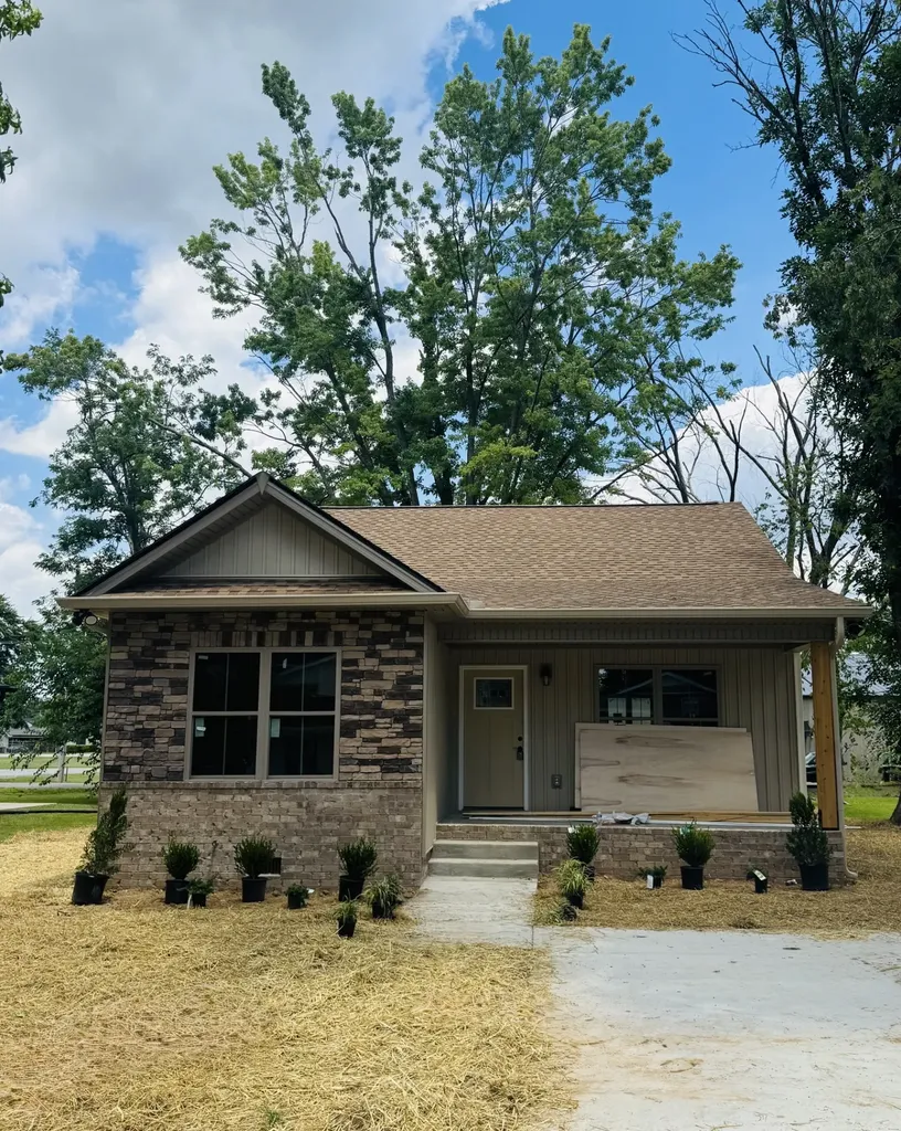 207 Strawberry Street Portland TN 37148