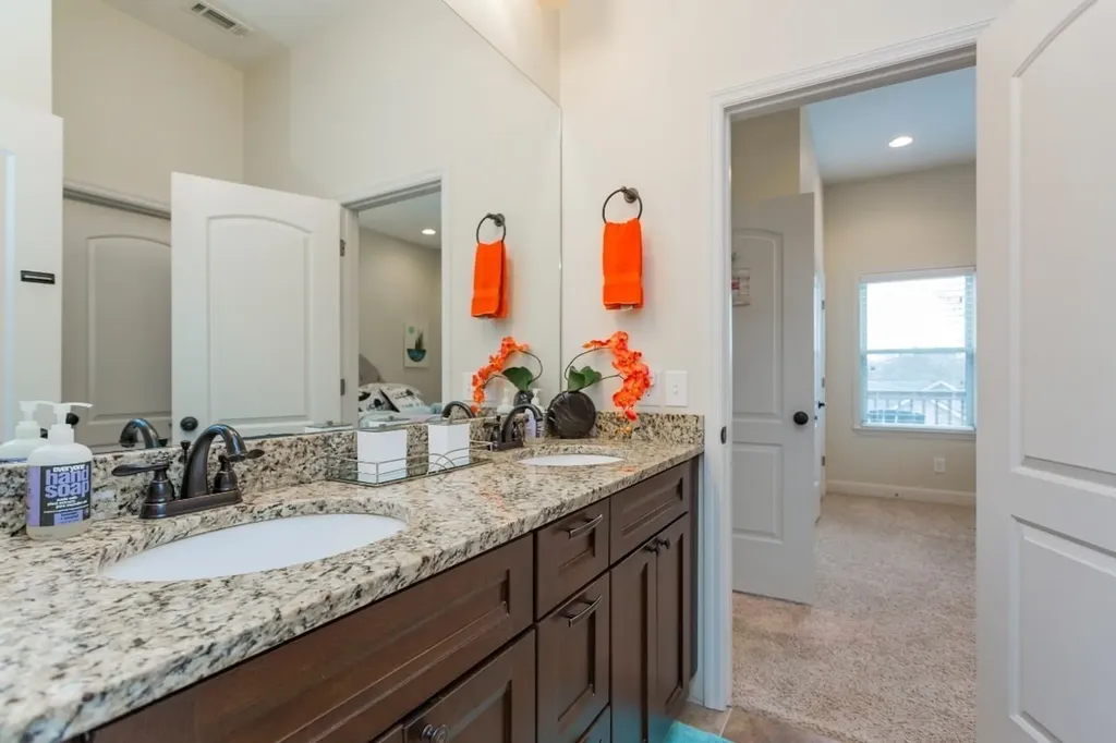 2016 14th Ave, N Nashville TN 37208
