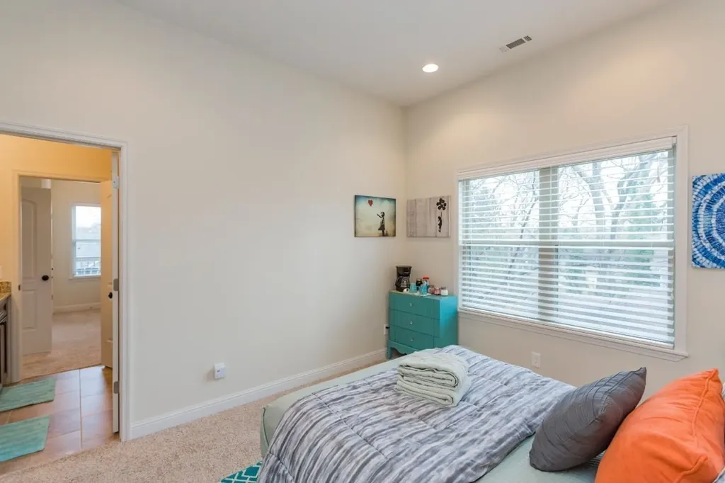 2016 14th Ave, N Nashville TN 37208