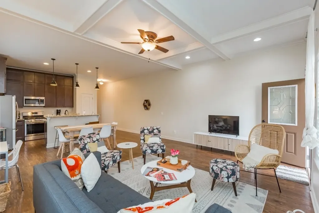 2016 14th Ave, N Nashville TN 37208