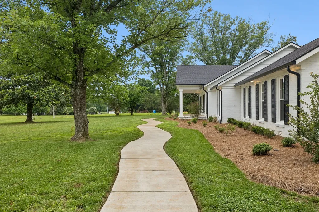 2965 N Thompson Lane Murfreesboro TN 37129