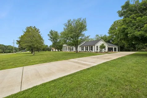 2965 N Thompson Lane Murfreesboro TN 37129