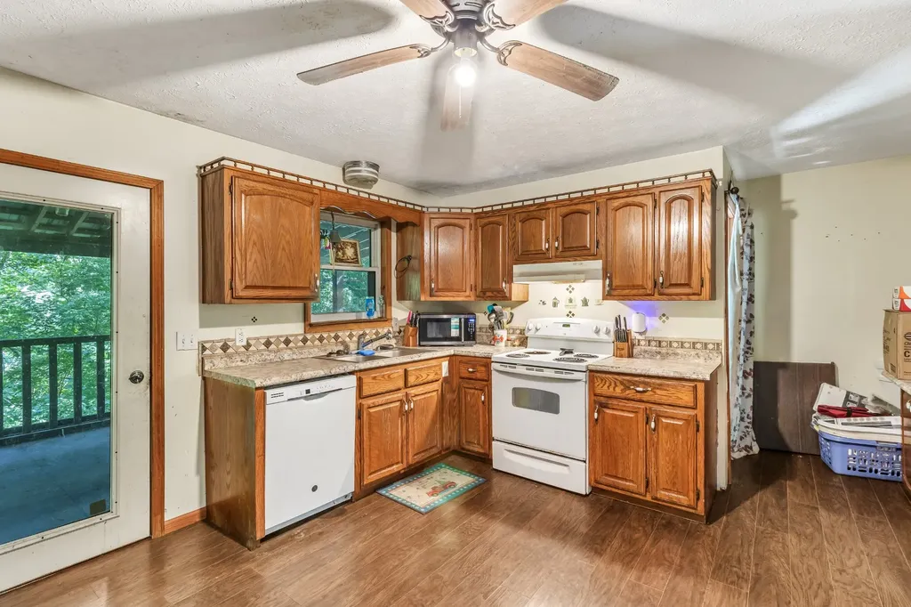 16600 Center Hill Dam Road Silver Point TN 38582