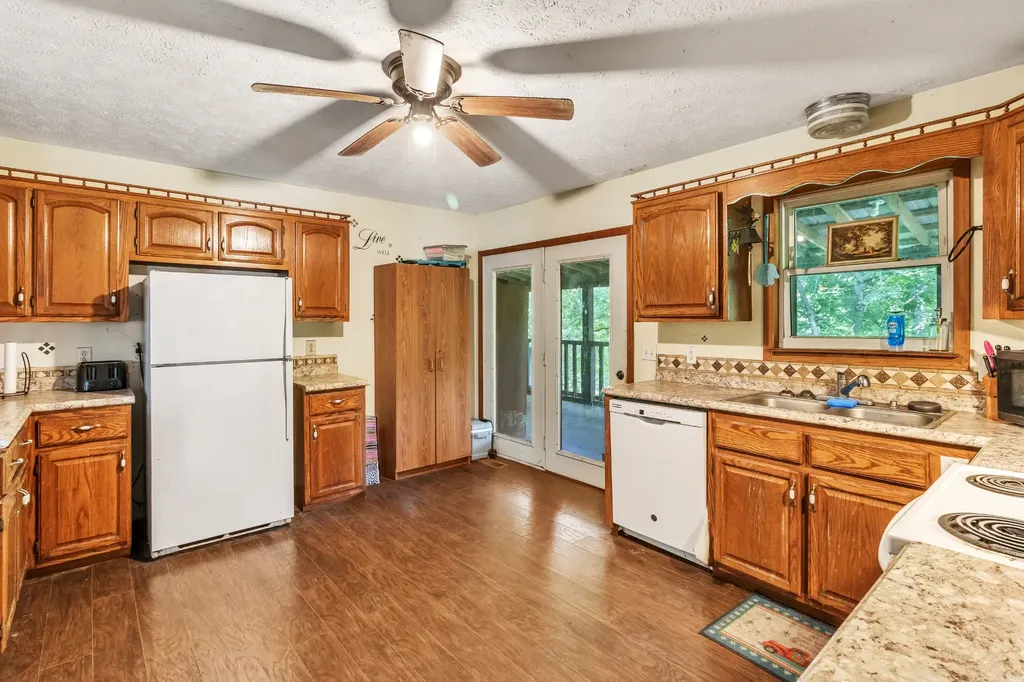 16600 Center Hill Dam Road Silver Point TN 38582