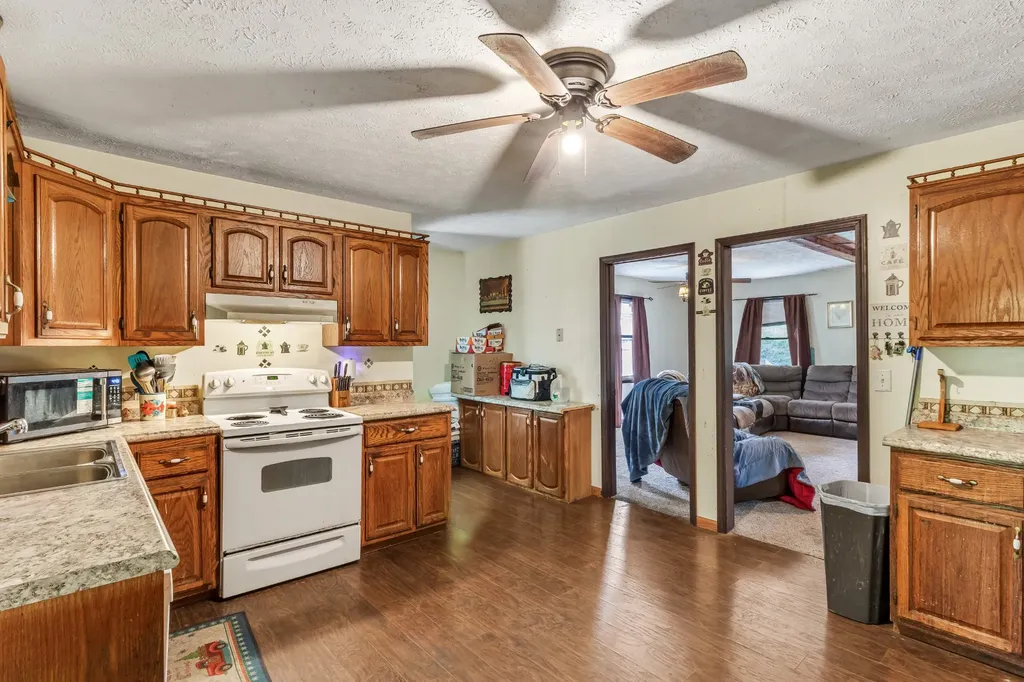 16600 Center Hill Dam Road Silver Point TN 38582