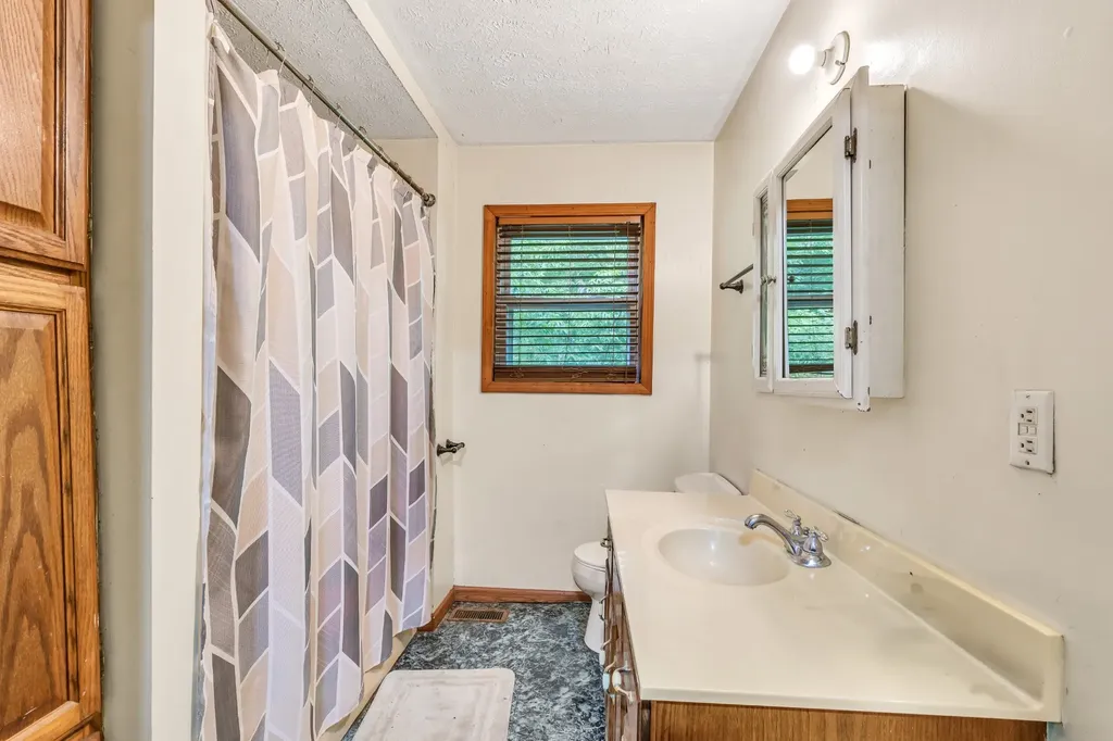 16600 Center Hill Dam Road Silver Point TN 38582