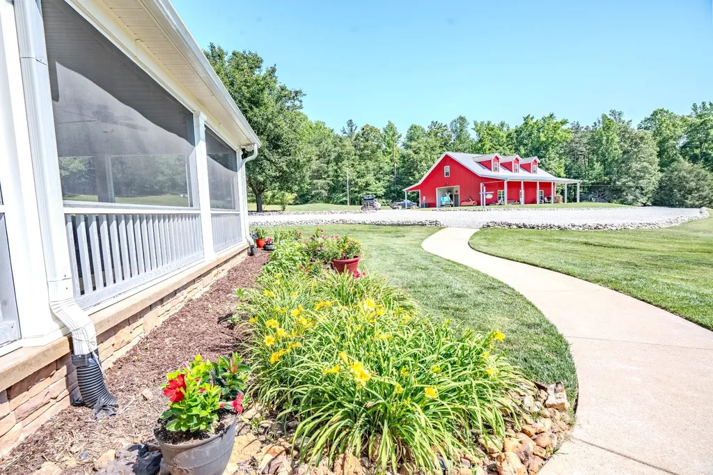 199 Liles Lane Lutts TN 38471