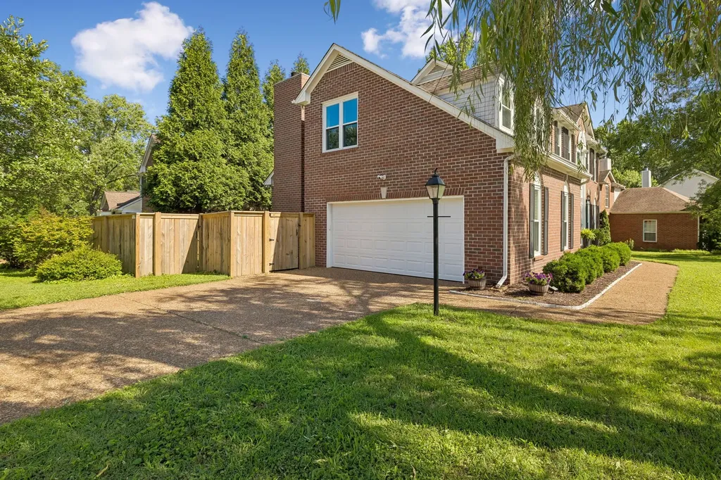 301 Mill Run Circle Nashville TN 37221