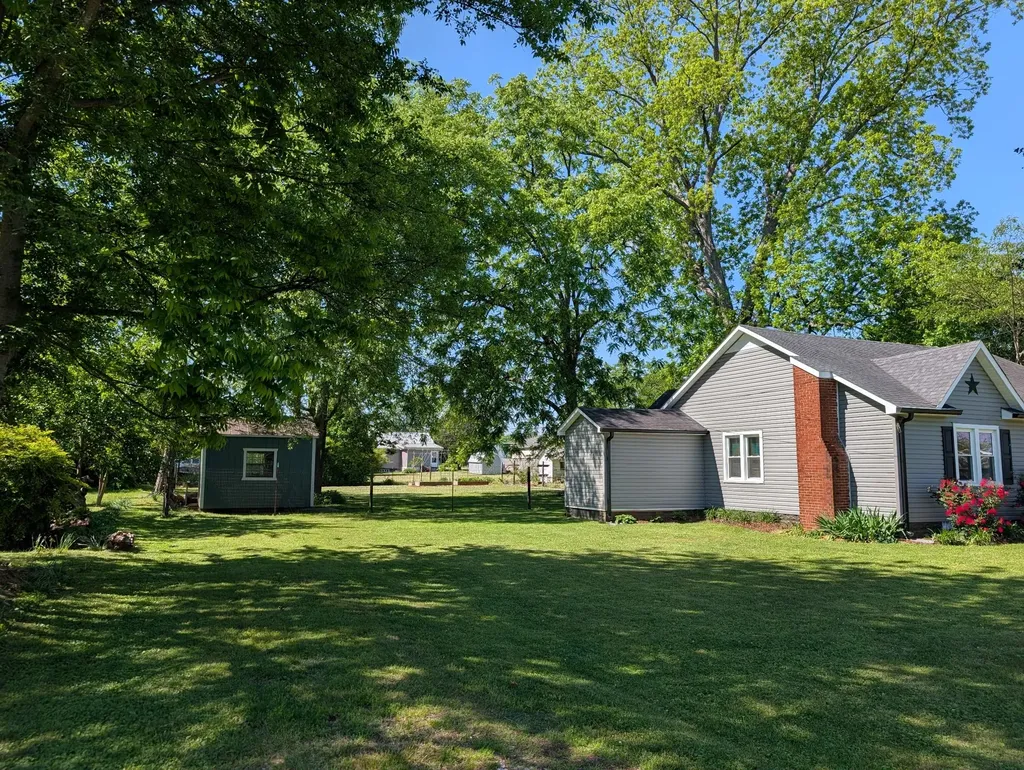 905 Nicholson Street Decherd TN 37324