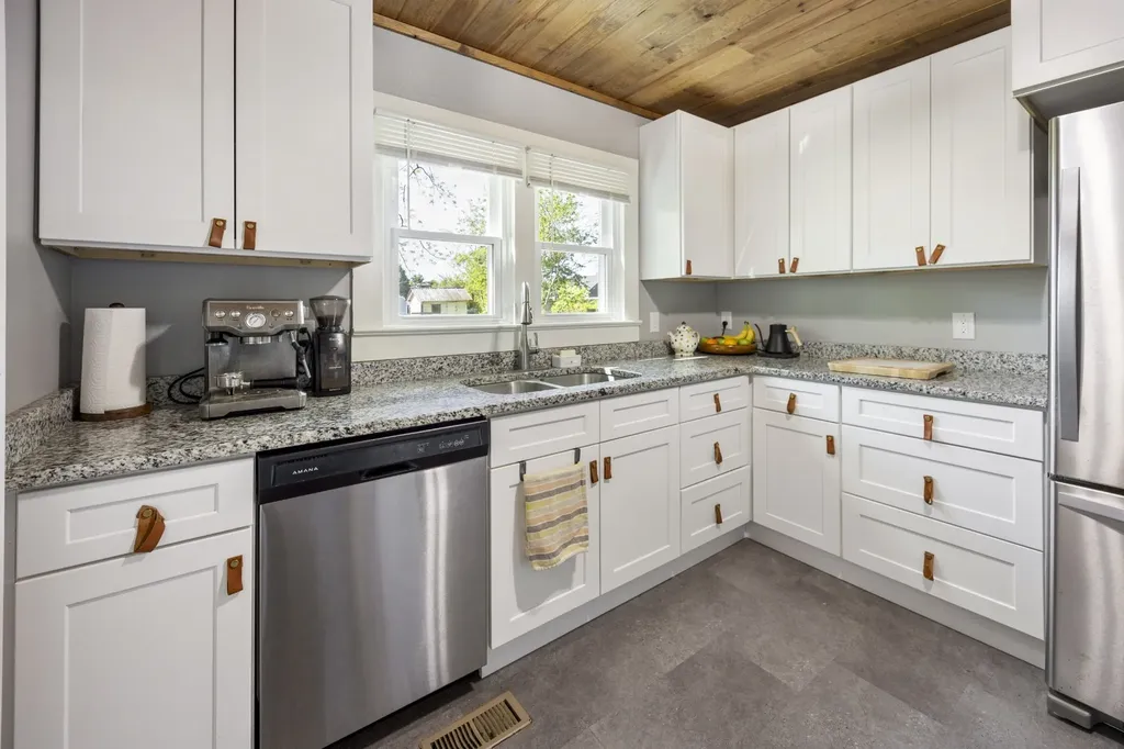 905 Nicholson Street Decherd TN 37324