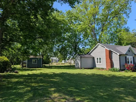 905 Nicholson Street Decherd TN 37324