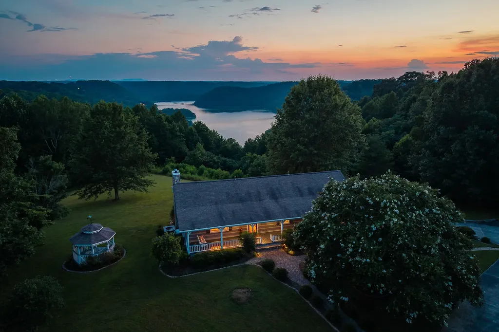 11720 Fox Hill Road Baxter TN 38544