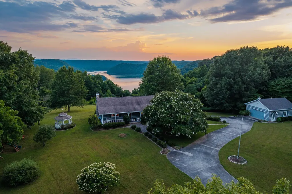 11720 Fox Hill Road Baxter TN 38544