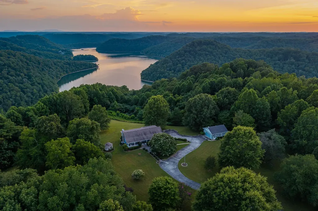 11720 Fox Hill Road Baxter TN 38544