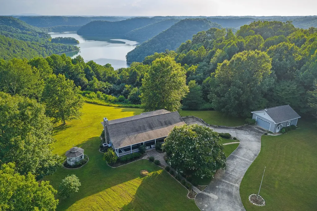 11720 Fox Hill Road Baxter TN 38544