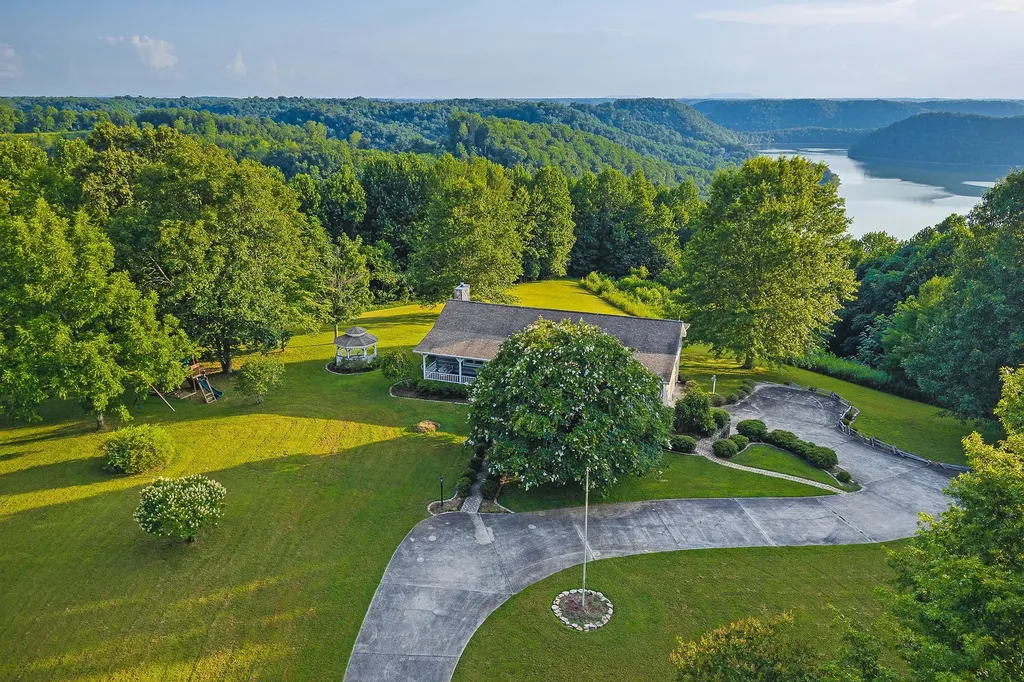 11720 Fox Hill Road Baxter TN 38544