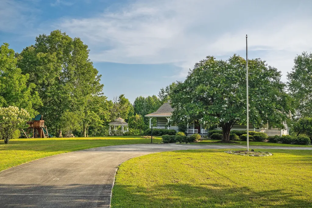 11720 Fox Hill Road Baxter TN 38544
