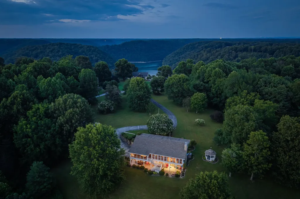 11720 Fox Hill Road Baxter TN 38544
