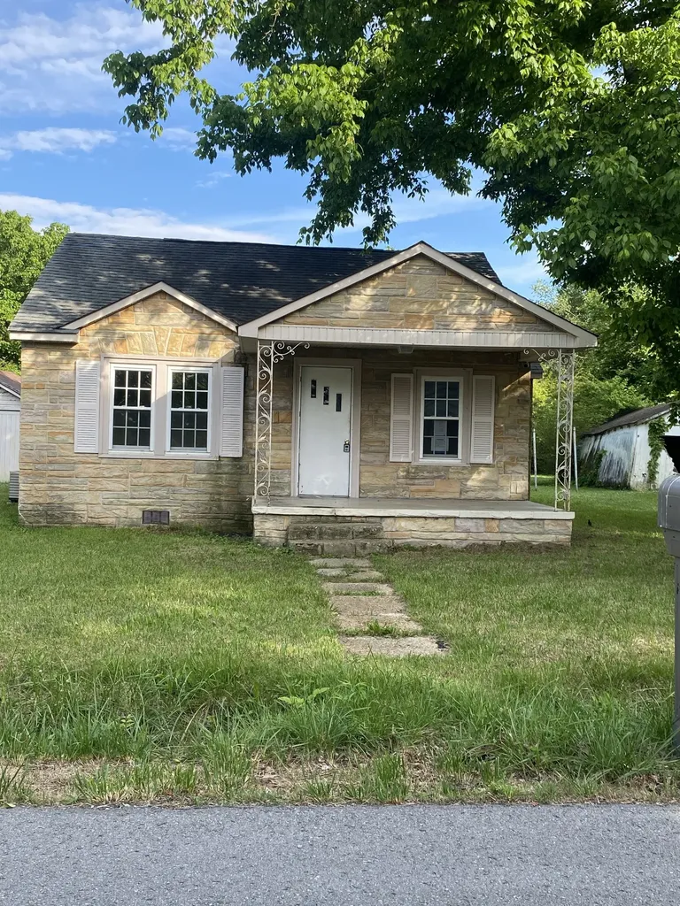 504 General St, E Tullahoma TN 37388