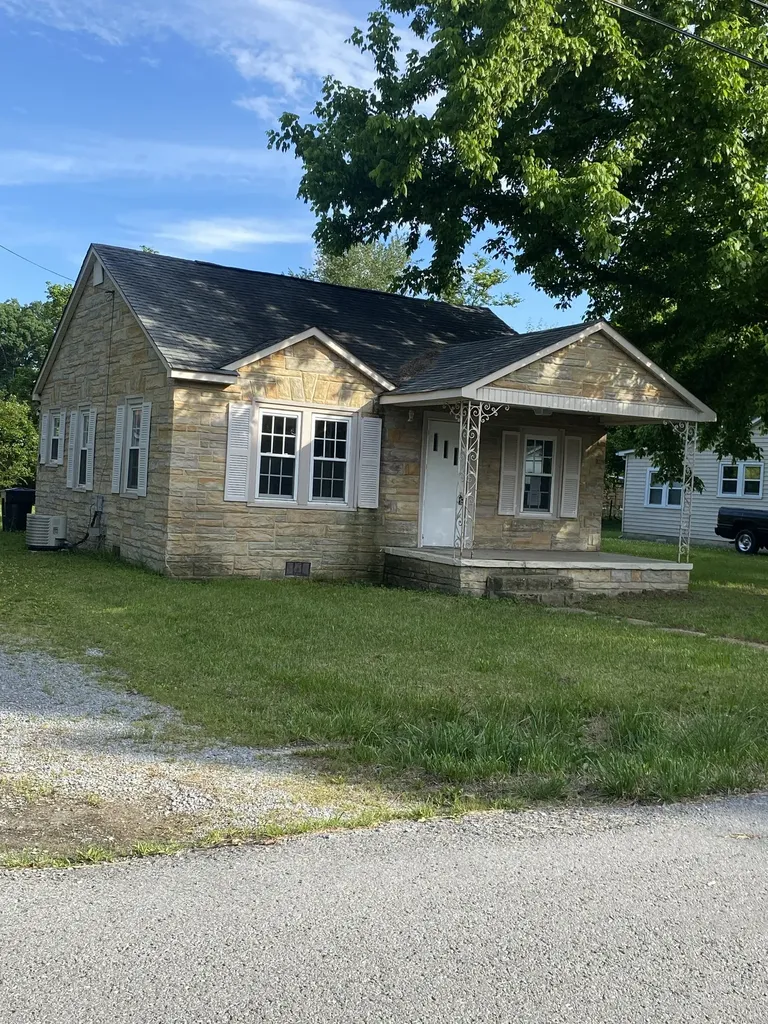 504 General St, E Tullahoma TN 37388
