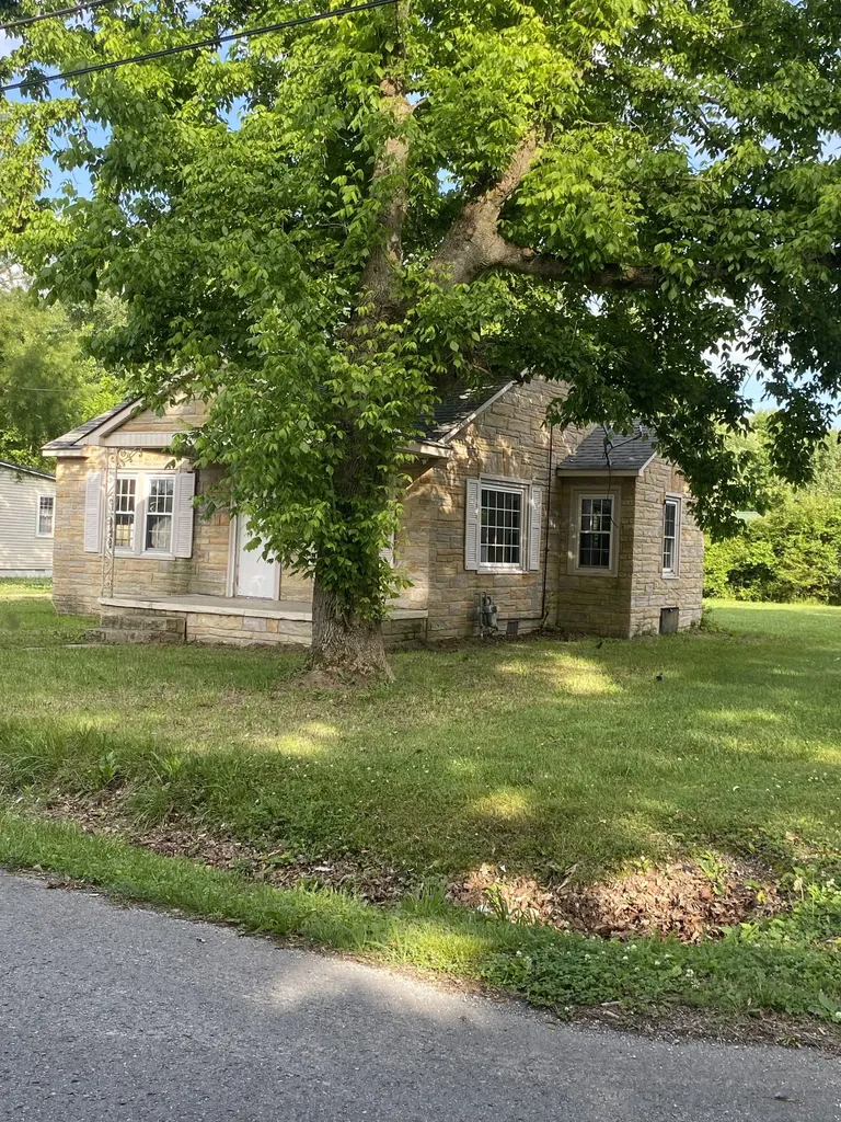 504 General St, E Tullahoma TN 37388