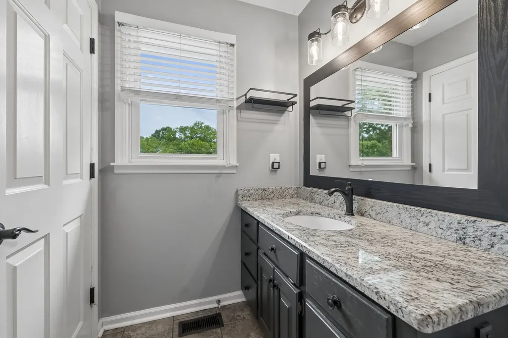 2596 Long Hollow Pike Hendersonville TN 37075