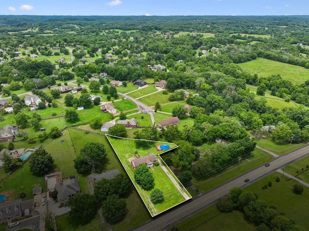 2596 Long Hollow Pike Hendersonville TN 37075