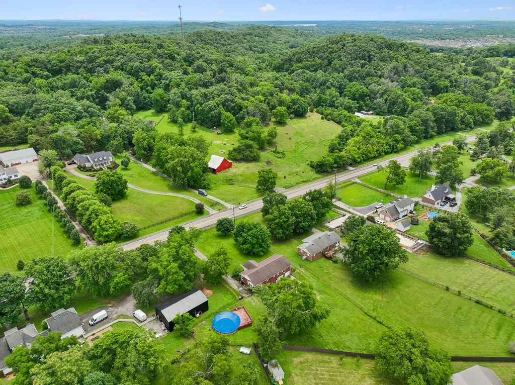 2596 Long Hollow Pike Hendersonville TN 37075