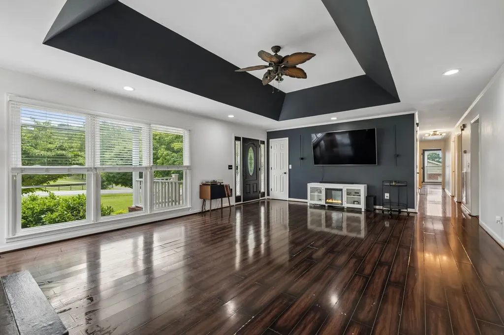 2596 Long Hollow Pike Hendersonville TN 37075