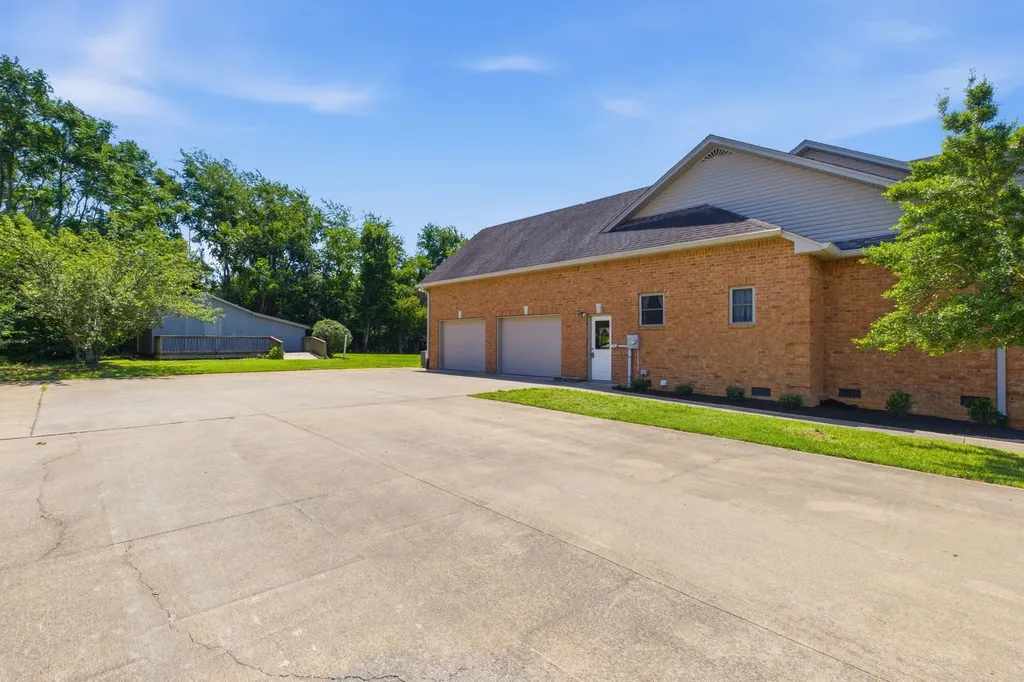 2453 Big Springs Road Lebanon TN 37087
