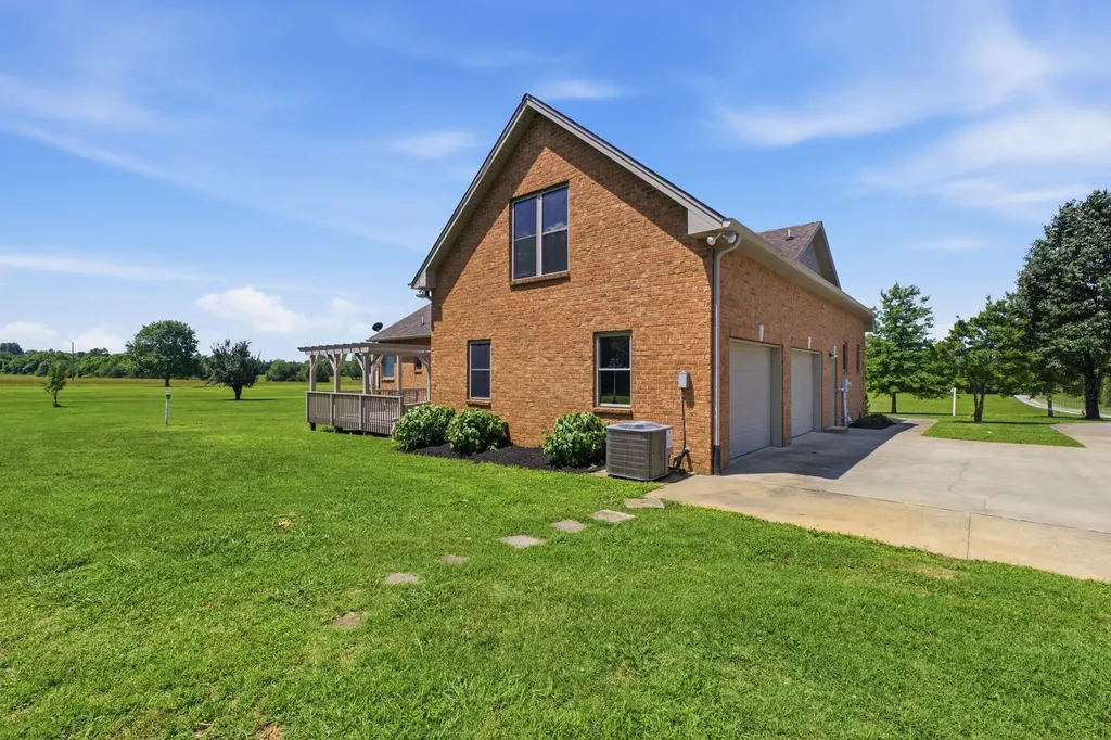 2453 Big Springs Road Lebanon TN 37087