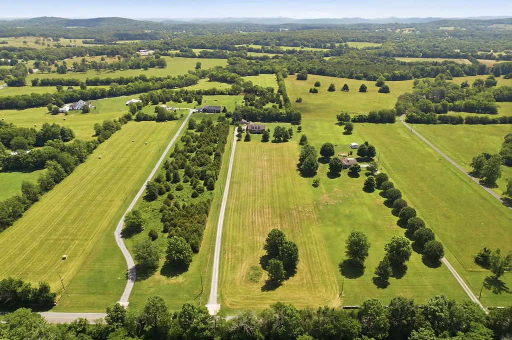 2453 Big Springs Road Lebanon TN 37087