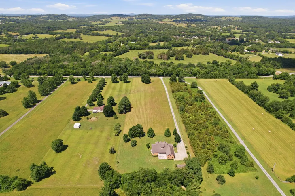 2453 Big Springs Road Lebanon TN 37087