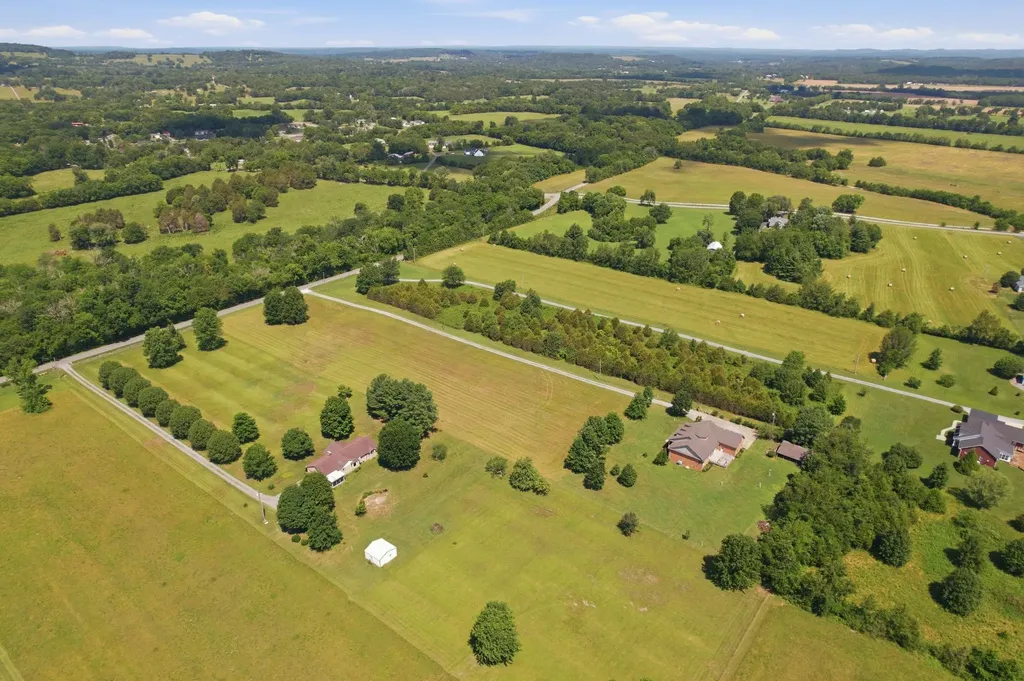 2453 Big Springs Road Lebanon TN 37087